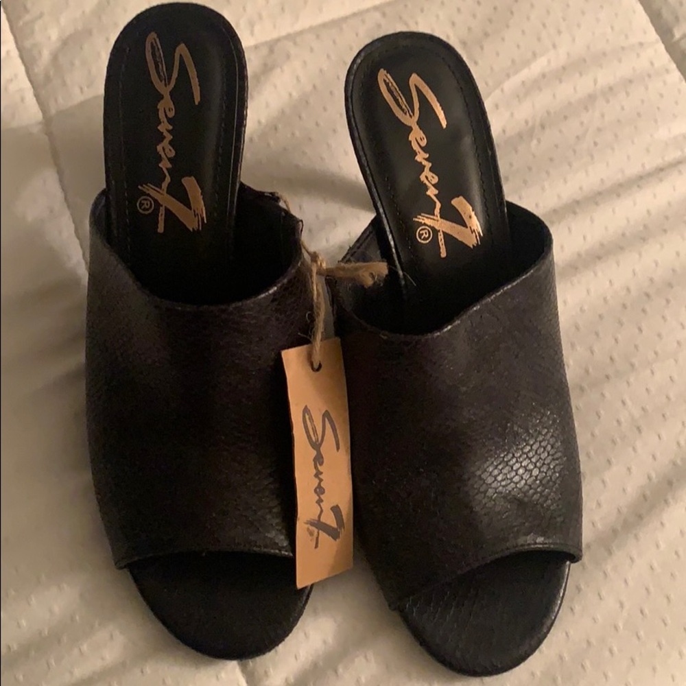 NWT - Seven7 Shoes